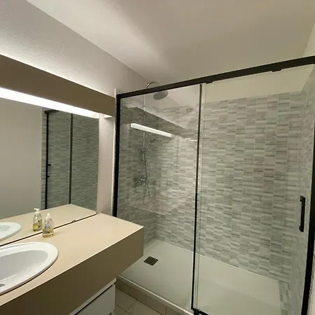 Apartment Avec Piscine, Terrasse Et Parking A Capbreton, Proche Du Port - Fr-1-413-198 *